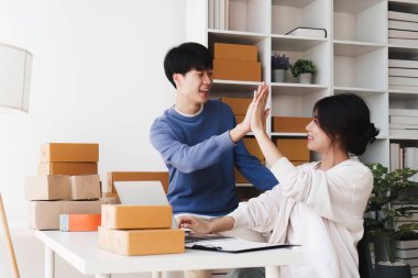 Küçük işletme sahipleri parsel, e-ticaret, pazarlama, çevrimiçi dükkan, sme, girişimciler ile çalışan girişimcileri çiftleştirir.