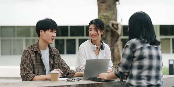 Mooie Jonge Aziatische Mensen College Student Met Vrienden Buitenlucht Studenten — Stockfoto