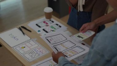 ux geliştirici ve ui tasarımcı beyin fırtınası arayüzü kablo tasarımı. Yaratıcı dijital geliştirme ajansı. Yüksek kalite 4k görüntü