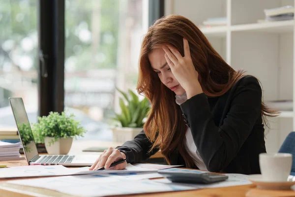 Prazo Para Que Jovens Empresárias Sintam Estressadas Mulher Negócios Trabalhando — Fotografia de Stock