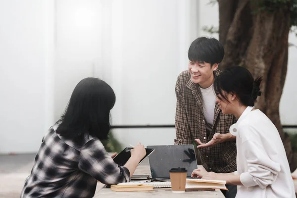 Mooie Jonge Aziatische Mensen College Student Met Vrienden Buitenlucht Studenten — Stockfoto