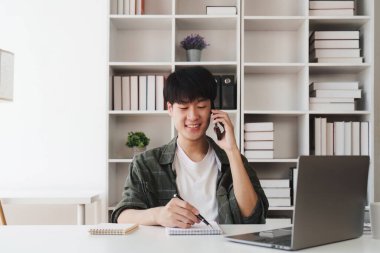 Geliştirici ve ui tasarımcısı beyin fırtınası arayüzü kablo tasarımı. Yaratıcı dijital geliştirme ajansı.