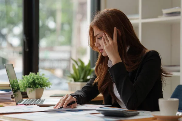 Prazo Para Que Jovens Empresárias Sintam Estressadas Mulher Negócios Trabalhando — Fotografia de Stock