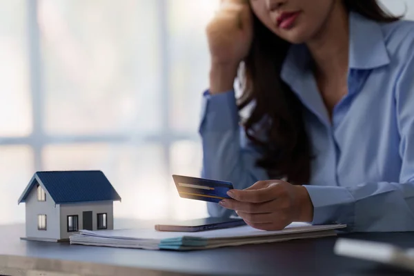 Young Asian Woman Worried Credit Card Debt Stress Problem Finance — Stock Photo, Image