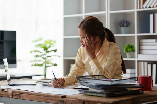 Asian Business Woman Feel Stress Works Uses Laptop Makes Report — Stock Photo, Image