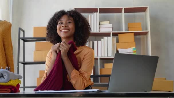 Frumoasa Femeie Africană Americană Începe Afaceri Mici Femeie Lucrează Acasă — Videoclip de stoc