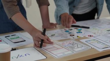 ux geliştirici ve ui tasarımcı beyin fırtınası arayüzü kablo tasarımı. Yaratıcı dijital geliştirme ajansı. Yüksek kalite 4k görüntü