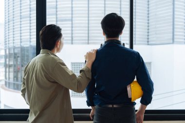 İnşaat alanında başarılı bir mühendis ve mimar..