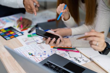 Ağ geliştirici ve ui tasarımcı arayüz kablo tasarımı. Yaratıcı dijital geliştirme ajansı.