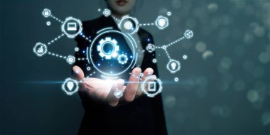 Üretimi arttırmak için otomasyon kullanmak. Yazılım icat teknolojisi. Dijital ve iş dönüşümü.