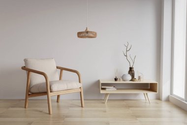 Ahşap bir sandalye, sehpa ve dekorun yer aldığı sakin minimalist bir oturma odası, büyük bir pencereden gelen doğal ışıkla yıkanmış..