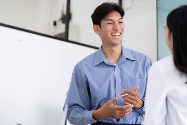 Mühendisler, inşaat ve tasarım sektöründeki sürdürülebilir uygulamalara odaklanmış canlı bir sohbete girişiyor..