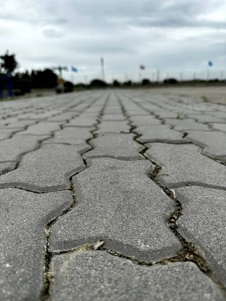 Umumi yerlere havan topu konan solucan tuğlaları