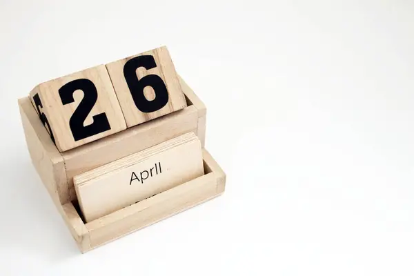 4月26日を示す木造永久暦 — ストック写真