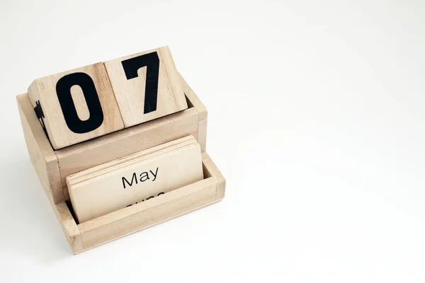 5月7日を示す木造永久暦 — ストック写真