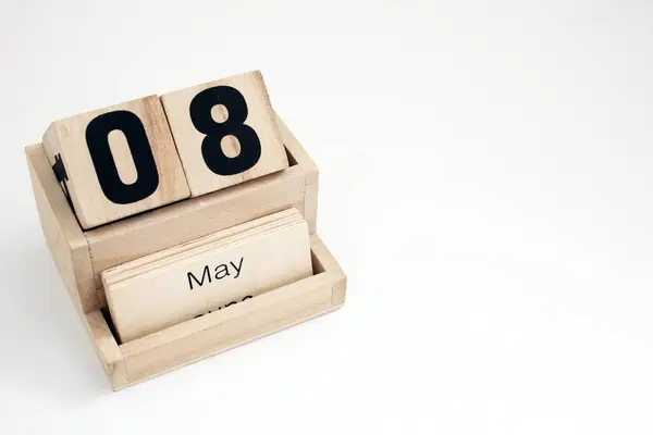 5月8日を示す木造永久暦 — ストック写真