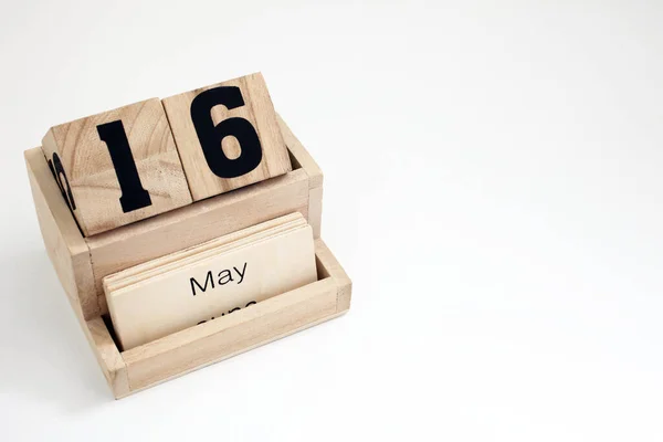 5月16日を示す木造永久暦 — ストック写真