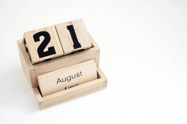 Ağustosun 21 'ini gösteren tahta takvim