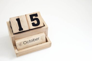 Tahta takvim 15 Ekim 'i gösteriyor.