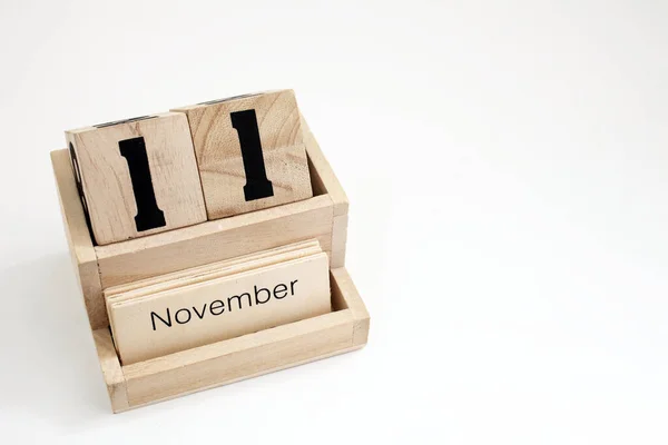 Tahta takvim 11 Kasım 'ı gösteriyor.