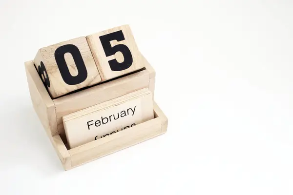 stock image Wooden perpetual calendar showing the 5th of February