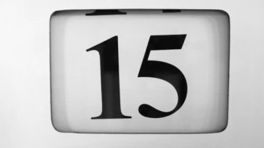 Takvim ayın 15 'inden 16' sına ilerliyor