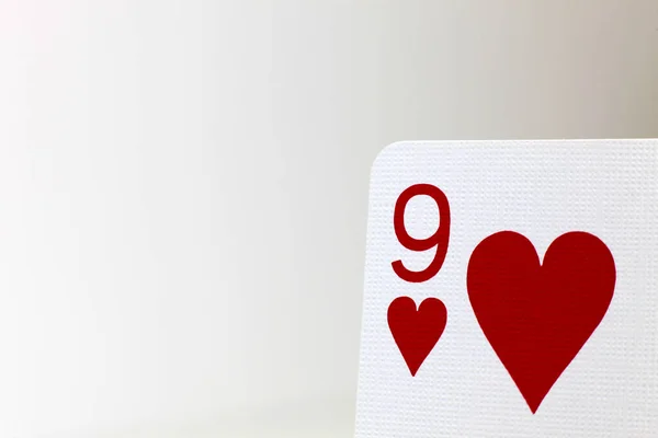 Макрофотография Игральной Карты Hearts Текстурой Карты Установленной Бледном Фоне — стоковое фото