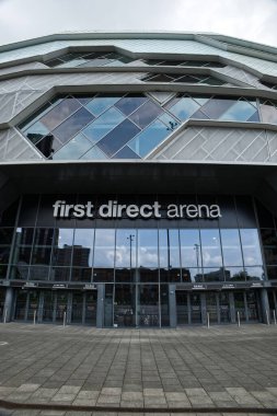 Leeds, Birleşik Krallık 05 08 2024 Leeds Birinci Direkt Arena Cephesi. Büyük eğlence merkezi şehrin merkezindedir..