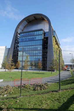 Leeds, Birleşik Krallık 10 24 2024 Geri Dönüşüm ve Enerji Kurtarma (RERF) tesisi Leeds 'in varoşlarında. Atıkları elektriğe dönüştürüyor ve çöpleri geri dönüştürüyor. Sitenin binanın yan tarafında canlı bir duvarı var.. 