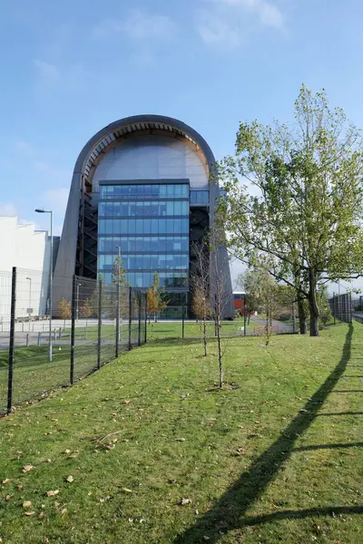 Leeds, Birleşik Krallık 10 24 2024 Geri Dönüşüm ve Enerji Kurtarma (RERF) tesisi Leeds 'in varoşlarında. Atıkları elektriğe dönüştürüyor ve çöpleri geri dönüştürüyor. Sitenin binanın yan tarafında canlı bir duvarı var.. 