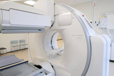 Aarhus, 11 08 2024 Siemens Symbia Intevo Bold SPECT CT scanner, showing the central ring where a patient lies while being scanned. clipart