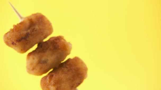 Croquette Rotating Yellow Background — Stock Video