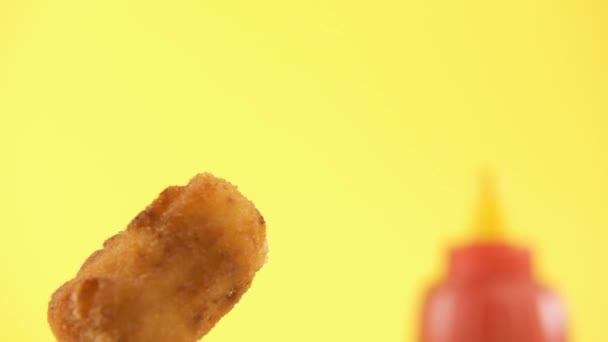 Croquette Rotating Yellow Background — Stock Video