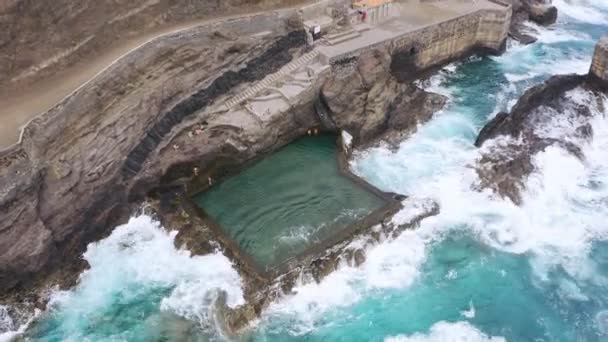Naturalne Baseny Wyspie Gomera Seascape Słoneczny Dzień Wybrzeże Film Beach — Wideo stockowe
