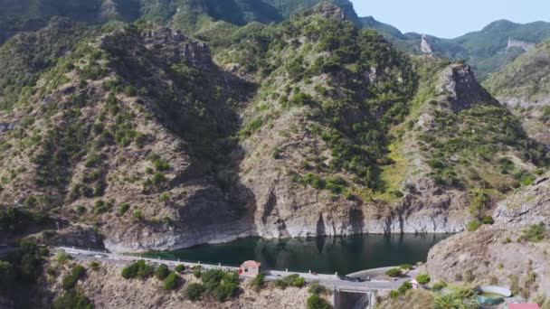 Damm Com Reservatório Água Vale Rochoso Nas Ilhas Canárias Espanha — Vídeo de Stock