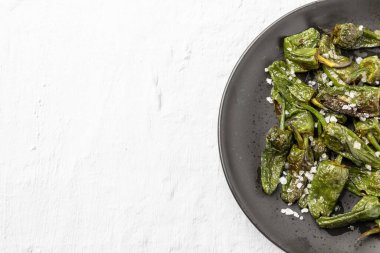 İspanyol geleneksel yemek yeşil asma biber ve fotokopi alanı. Yüksek kalite fotoğraf