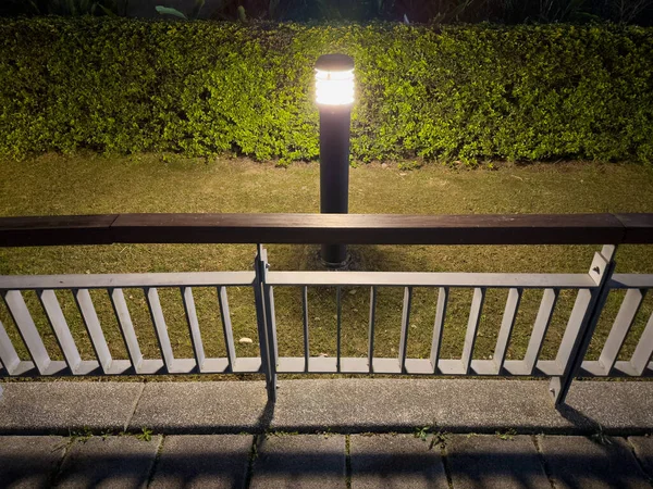 Fényes Utcai Lámpák Éjszakában — Stock Fotó