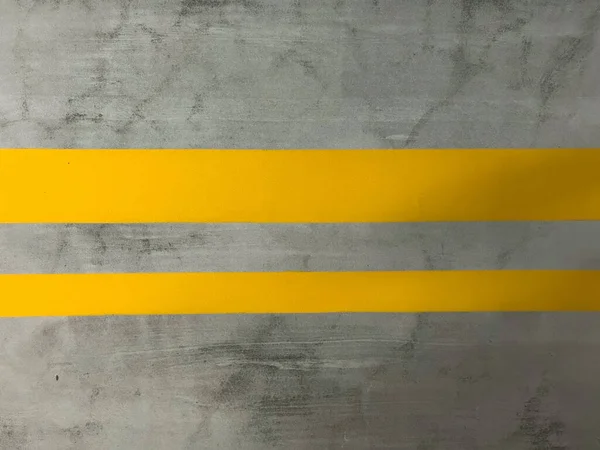 Текстура Цементной Стены Желтыми Полосками Краски — стоковое фото