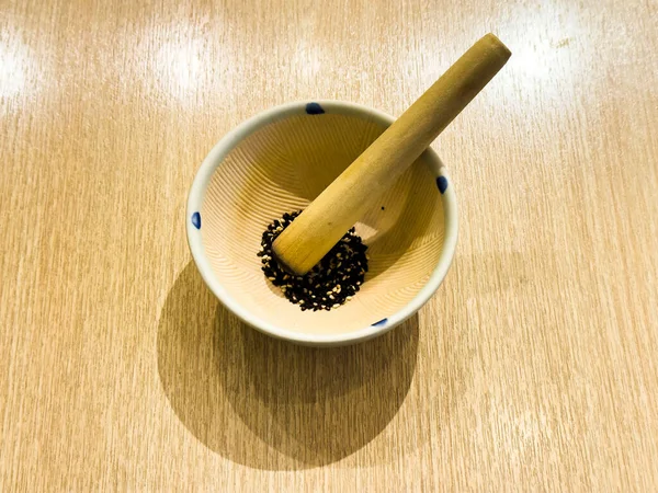 Molino Japonés Con Semillas Sésamo Blanco Negro —  Fotos de Stock