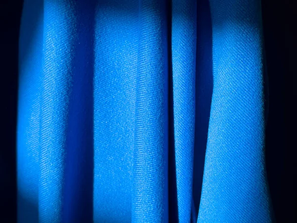光照射による青い折り畳まれた繊維 — ストック写真