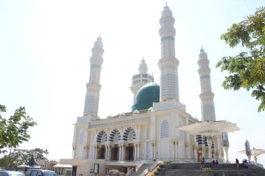 Merkez Java, Endonezya, 22 Haziran 2023: Karanganyar Madaniyah Büyük Camii 'nin bir binası