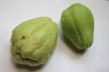 Biraz taze yeşil chayote.