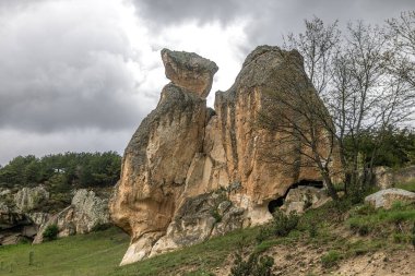 Phrygian Vadisi büyük bir medeniyettir ve üç bin yıl önce kayalara evler, şatolar ve anıtlar kazıyarak Eskiehir - Ktahya - Afyon arasında yer alan enfes bir coğrafyadır..