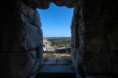 Miletus, Anadolu 'da Bizans döneminde Palaton adı verilen antik bir Yunan kentidir..