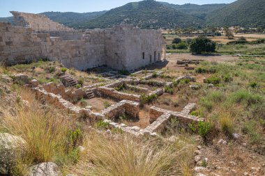 Patara Antik Kenti, günümüzün Gelemis Köyü 'nde Fethiye ile Kalkan arasındaki Xanthos Vadisi' nin güneybatısında yer almaktadır..