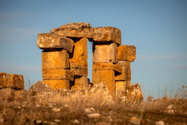 Blaundos antik şehrinde dolunay var.