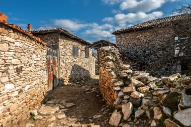 Eskiden Kiyodis olarak bilinen, daha sonra Glde olarak bilinen ve şu anda incesu Köyü olarak bilinen, eski tarihi köy evleri.