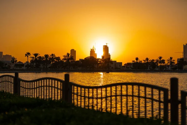 Dubai 'de gün batımı, Birleşik Arap Emirlikleri 