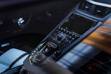 Lamborghini bir arabanın içi.