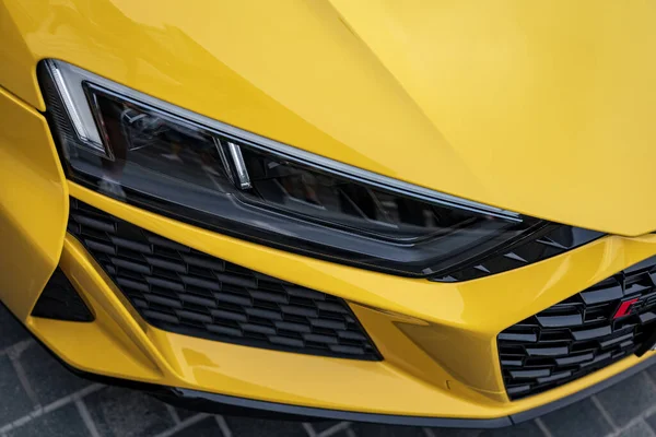 Audi R8 modern araba